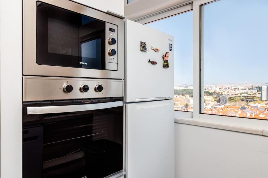 ליסבון Cozy Bright Space With Landscape And Air Conditioner מראה חיצוני תמונה